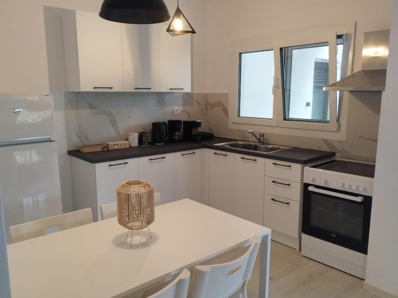 Black N' White Cozy Housegarden Alexandroupoli Eksteriør billede